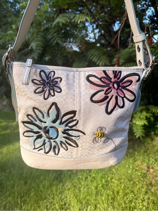 Coach Handbags - Coach White Floral Duffle Bag F10871 🐝